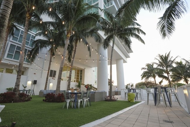 Pier 19 Residences and Marina in Miami, FL - Foto de edificio - Building Photo