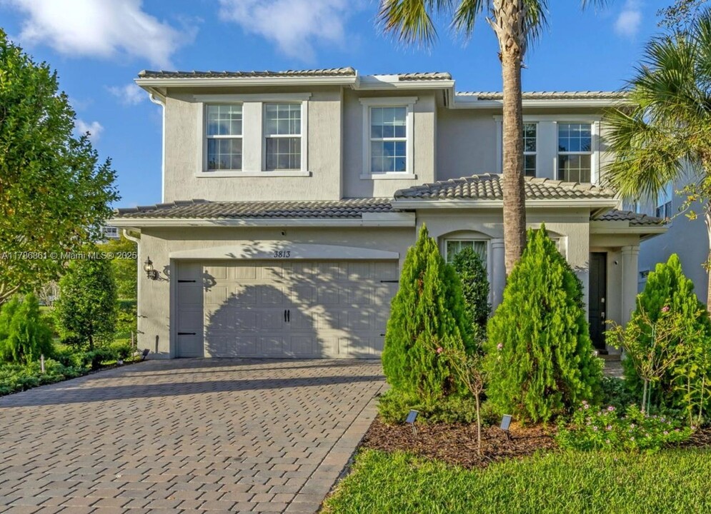 3813 Greenway Dr in Hollywood, FL - Building Photo