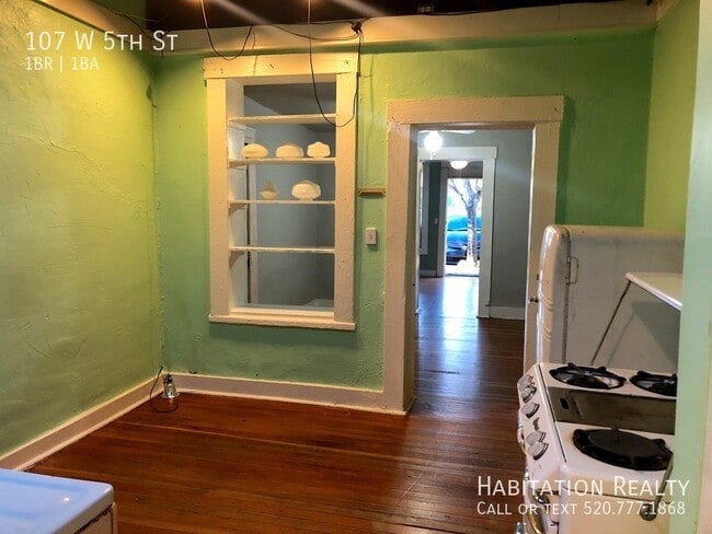 property at 107 W 5th St
