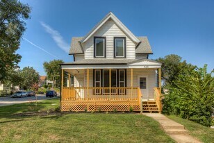 924 S 31st St in Omaha, NE - Building Photo
