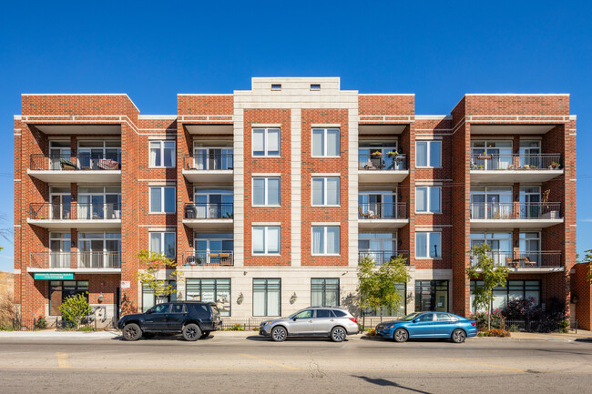 Belmont Residences in Chicago, IL - Building Photo - Building Photo