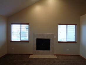 2012 Waters Edge Dr in Minooka, IL - Building Photo - Building Photo