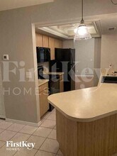9890 Laketree Ct in Ft. Myers, FL - Foto de edificio - Building Photo