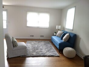 402 13th ST NE, Unit A in Charlottesville, VA - Foto de edificio - Building Photo