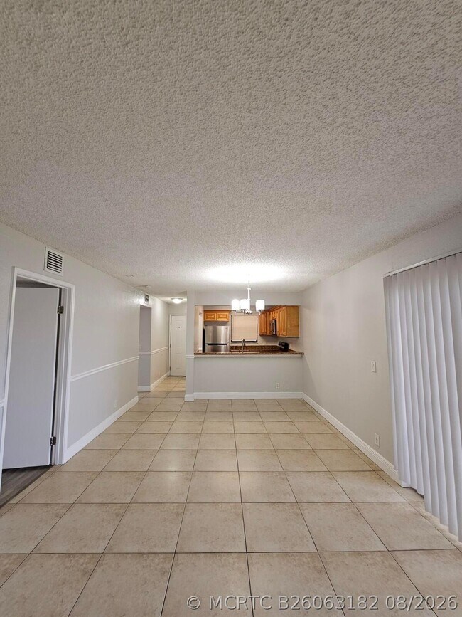 1453 Lake Crystal Dr