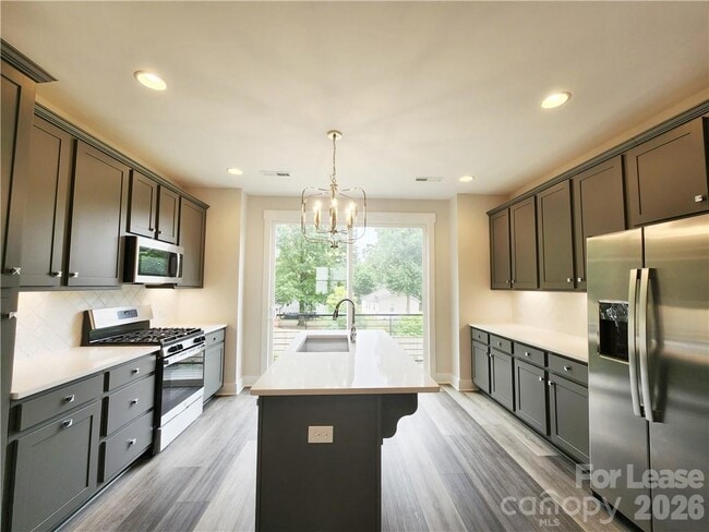 property at 618 W End Dr