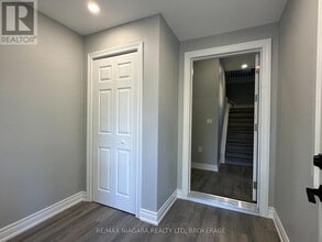 27 Water St in St Catharines, ON - Building Photo - Building Photo