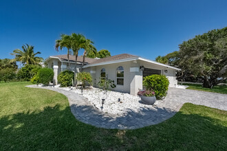 215 Beverly Ct in Melbourne Beach, FL - Building Photo - Building Photo