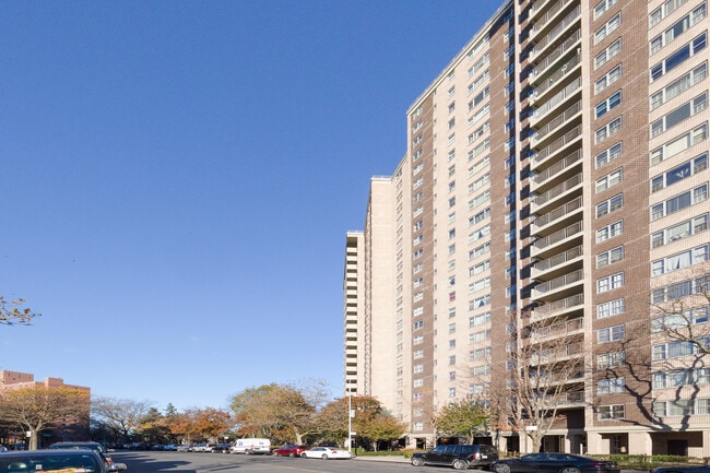 RiverBay at Co-op City in Bronx, NY - Building Photo - Building Photo