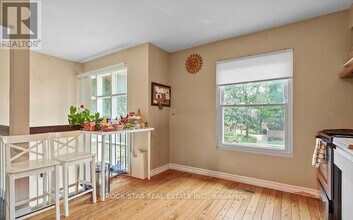 70 Upper Canada Dr in Toronto, ON - Building Photo - Building Photo