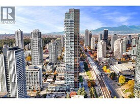 6511 Sussex Ave in Burnaby, BC - Building Photo