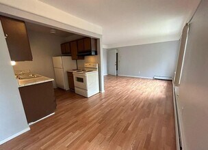 16480 E 9 Mile Rd in Eastpointe, MI - Building Photo - Building Photo