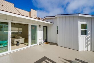 8457 Paseo Del Ocaso in San Diego, CA - Building Photo - Building Photo