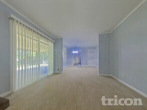 490 Rocky Creek Dr in Roswell, GA - Building Photo - Building Photo