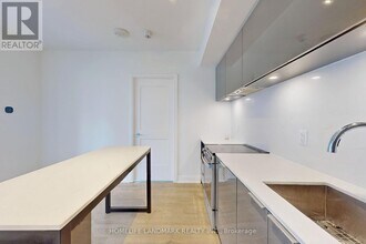 65 Annie Craig Dr in Toronto, ON - Building Photo - Building Photo