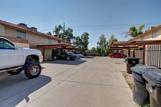 Gorgeous Townhouse with Private Yard in Mesa, AZ - Foto de edificio - Building Photo