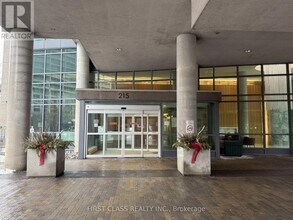 215 Fort York Blvd in Toronto, ON - Building Photo - Building Photo