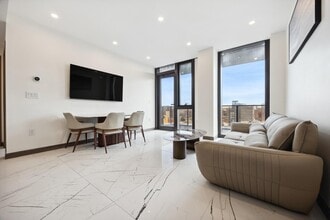 36-21 Prince St in Queens, NY - Foto de edificio - Building Photo