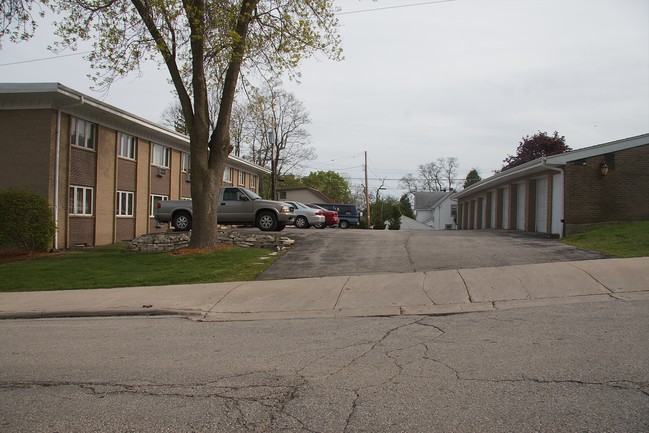 Sweet Cake Hill Apartments in Port Washington, WI - Building Photo - Building Photo