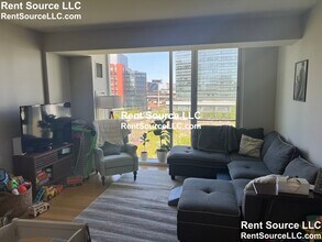2 Earhart St, Unit 817 in Cambridge, MA - Building Photo - Building Photo