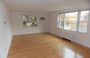 122 Worthen Rd, Unit 24 in Lexington, MA - Building Photo