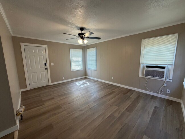 304 W Main St in Naples, TX - Building Photo - Building Photo