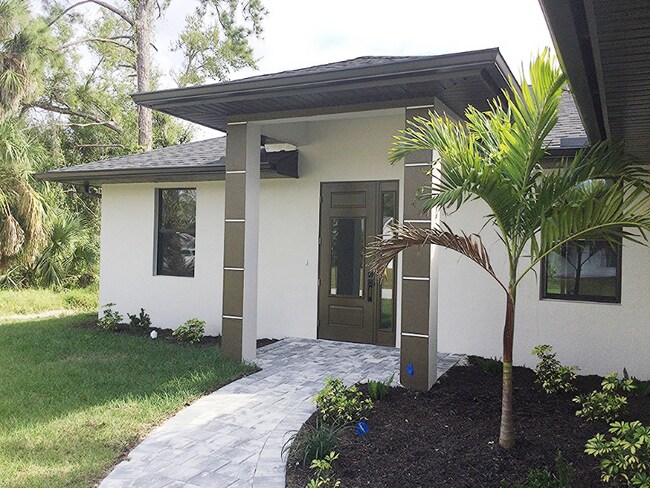 17089 Urban Ave in Port Charlotte, FL - Building Photo - Building Photo