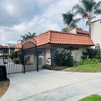 5477 Nestle Ave, Unit 9 in Tarzana, CA - Building Photo