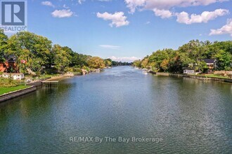 1067 Mosley St in Wasaga Beach, ON - Building Photo - Building Photo