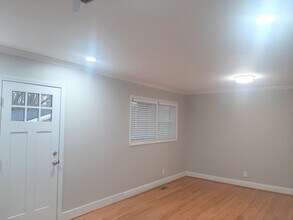 819 W Markham Ave in Durham, NC - Building Photo - Building Photo
