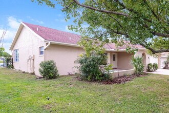 7618 Summertree Ln in New Port Richey, FL - Building Photo - Building Photo
