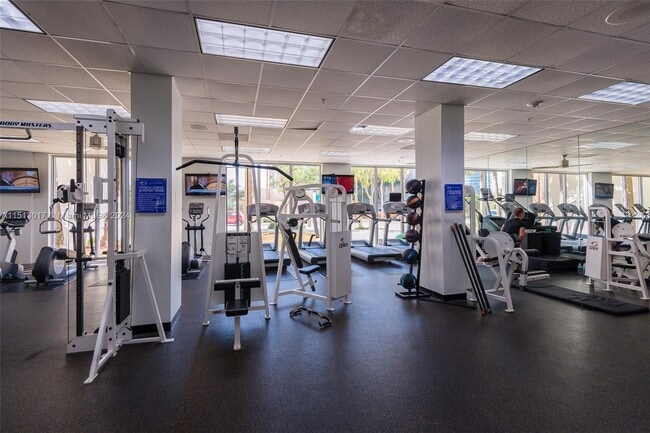 19370 Collins Ave, Unit 809 in Sunny Isles Beach, FL - Building Photo - Building Photo