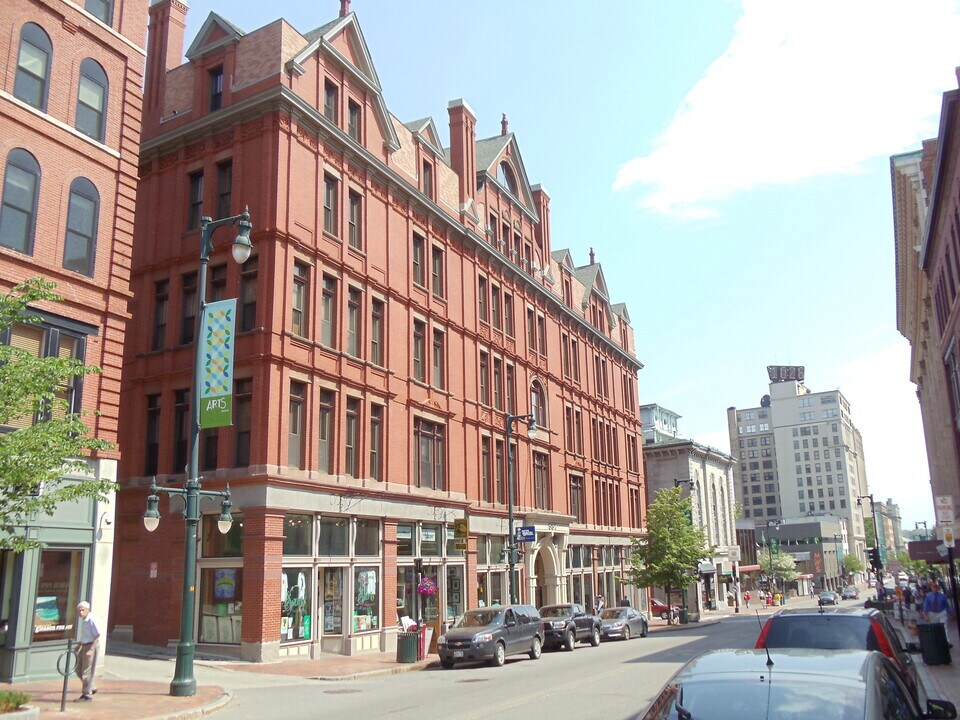 537 Congress St in Portland, ME - Building Photo