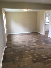 412 Stowell St in Anahuac, TX - Building Photo - Building Photo