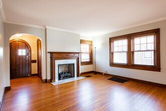 1852 Princeton Dr in Louisville, KY - Building Photo - Building Photo