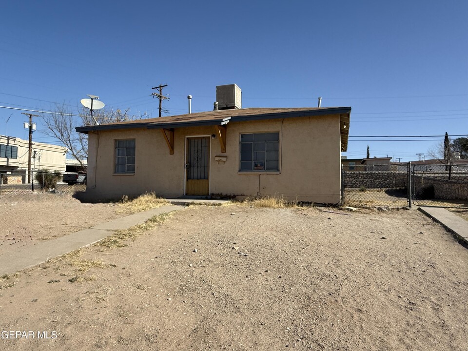 5901 Trowbridge Dr in El Paso, TX - Building Photo