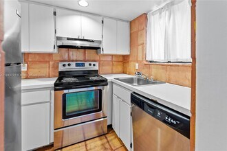 2924 Day Ave in Miami, FL - Building Photo - Building Photo