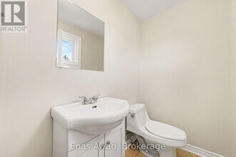 2001 Kelden Crescent in Ottawa, ON - Building Photo - Building Photo