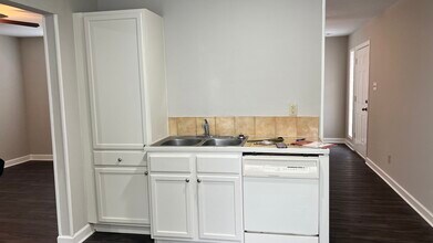 5914 Magnes Ln in San Antonio, TX - Building Photo - Building Photo