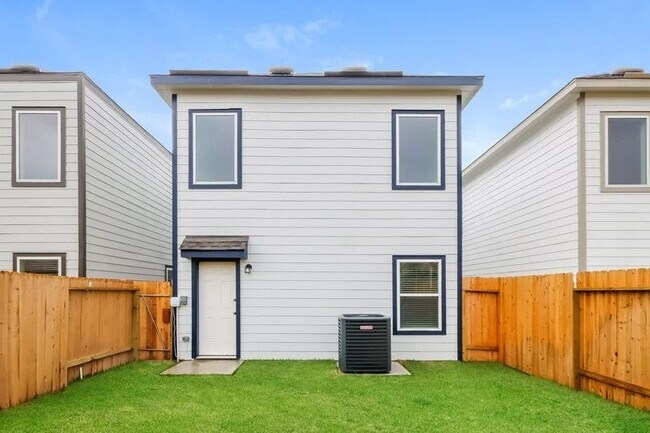 15216 Estrella Rd E in Houston, TX - Building Photo - Building Photo