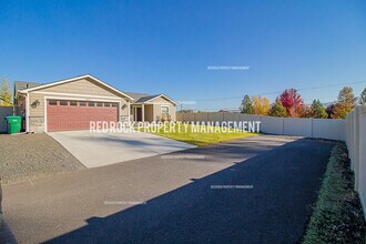 18431 Selkirk Estates Rd in Greenacres, WA - Building Photo - Building Photo