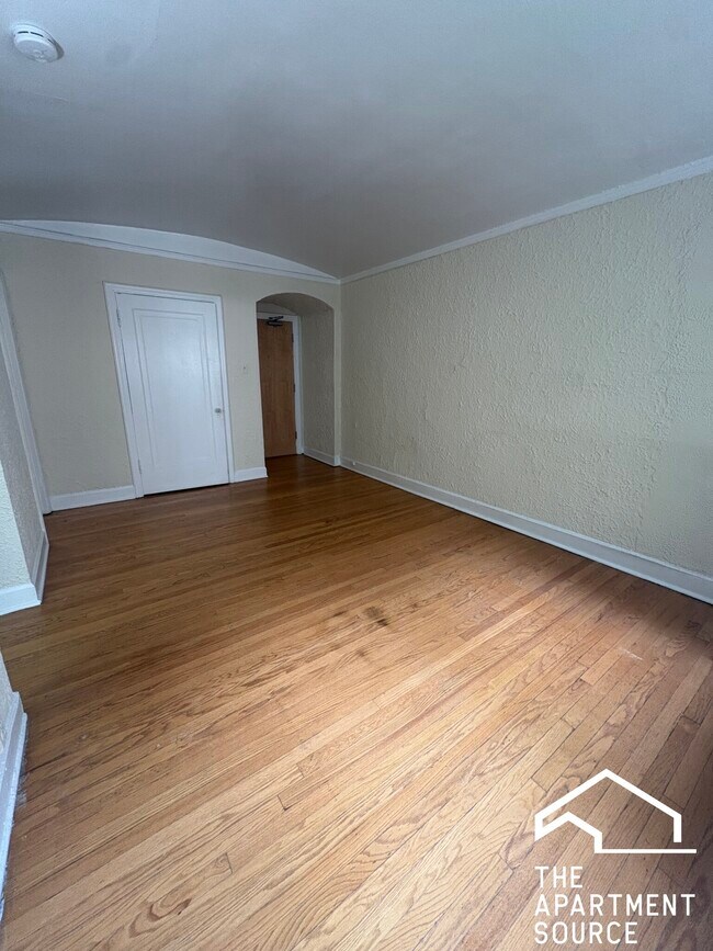 532 W Arlington Pl, Unit 218 in Chicago, IL - Building Photo - Building Photo