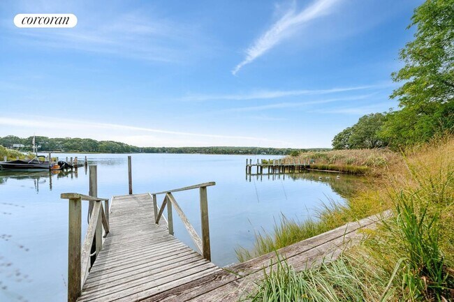 236 Redwood Rd in Sag Harbor, NY - Building Photo - Building Photo