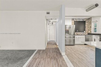 5900 SW 44th Terrace in Miami, FL - Building Photo - Building Photo