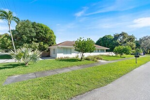 8121 SW 97th Terrace in Miami, FL - Building Photo