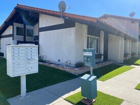 2638 Phipps Ave in Simi Valley, CA - Building Photo