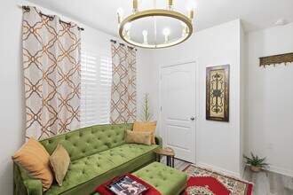 525 Stowers Dr in New Smyrna Beach, FL - Building Photo - Building Photo