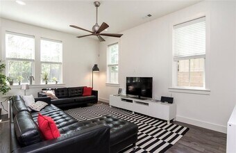 306 NW H St in Bentonville, AR - Building Photo - Building Photo