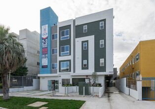 Ox3 in Los Angeles, CA - Building Photo - Building Photo