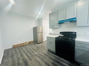8 Morgan Ave, Unit 1 in Poughkeepsie, NY - Building Photo - Building Photo